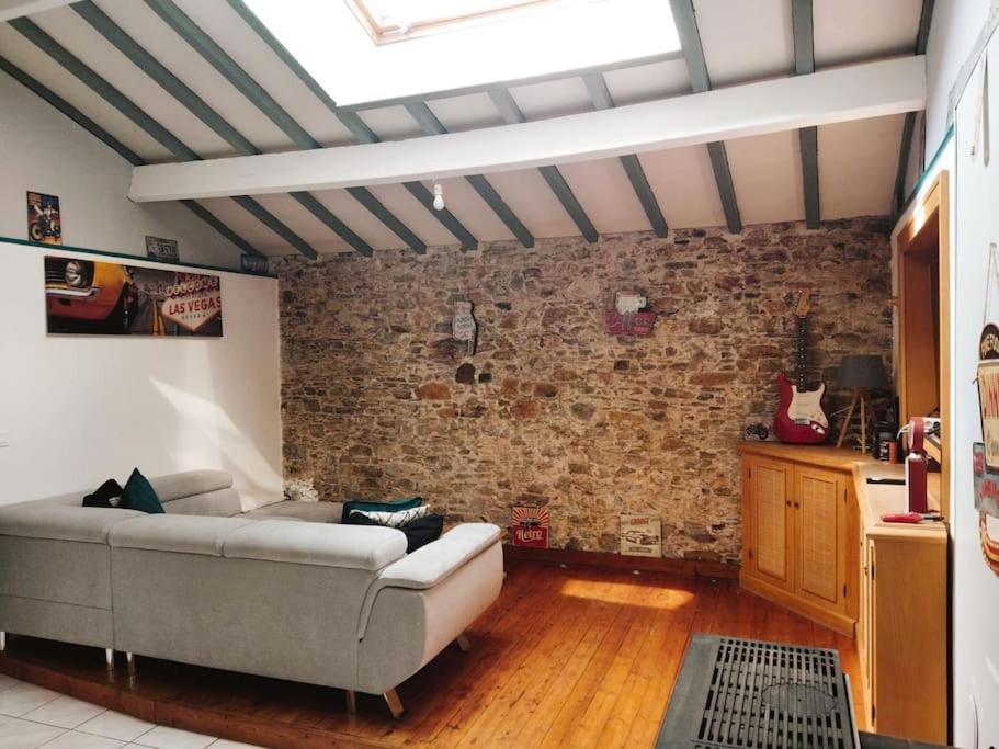 Charmante Maison Atypique En Village Saint-Colombin ภายนอก รูปภาพ